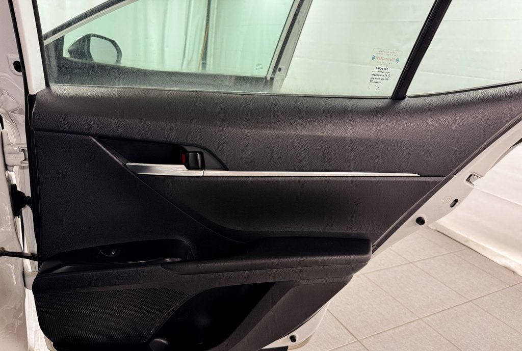 2020 Toyota Camry SE - 23032878 - 15