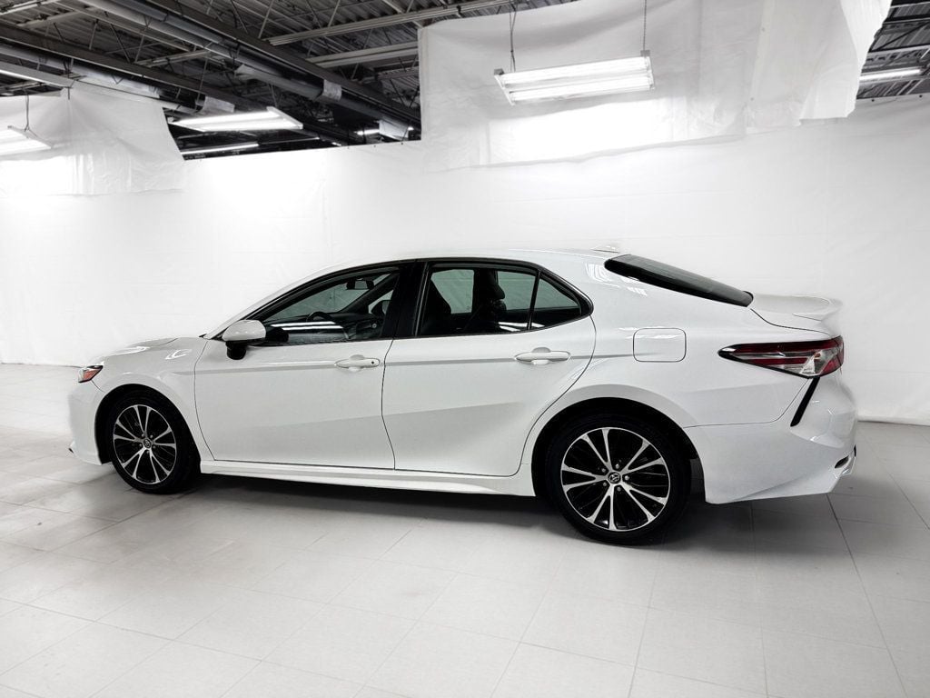 2020 Toyota Camry SE - 23032878 - 1