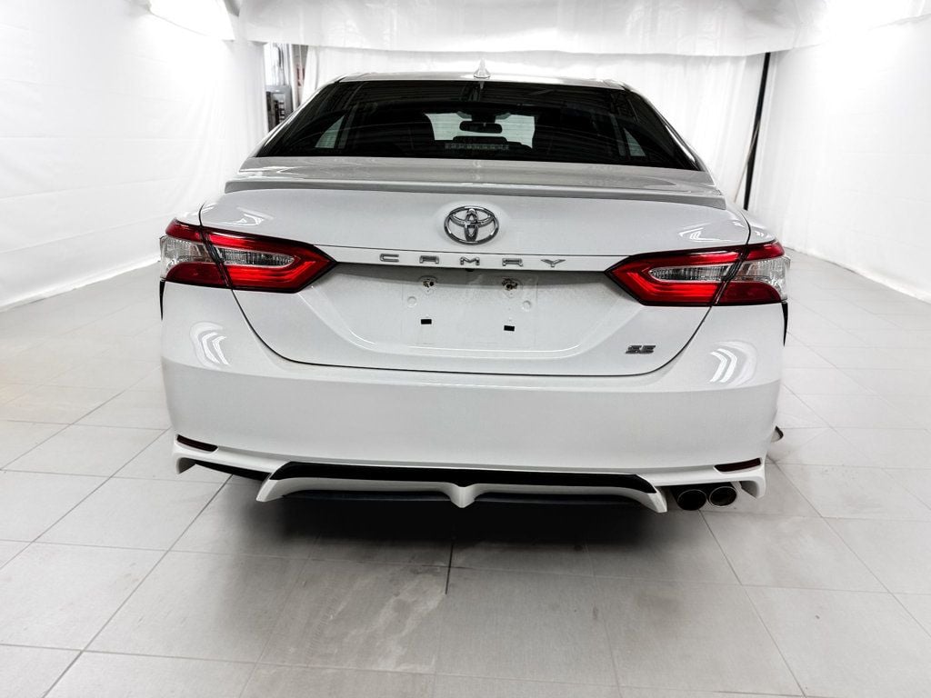 2020 Toyota Camry SE - 23032878 - 3