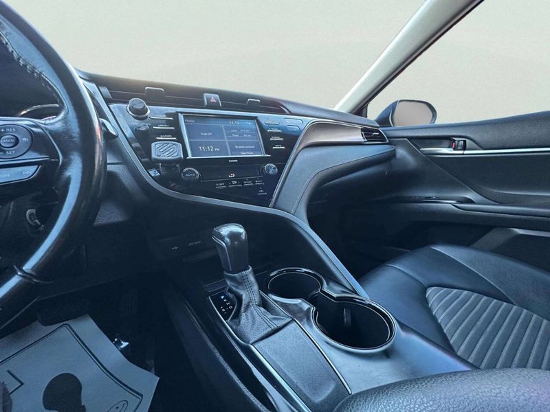 2020 Toyota Camry SE 4dr Sedan - 23042475 - 25