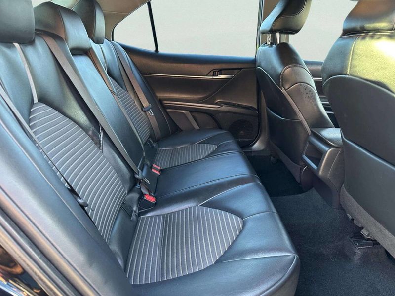 2020 Toyota Camry SE 4dr Sedan - 23042475 - 8
