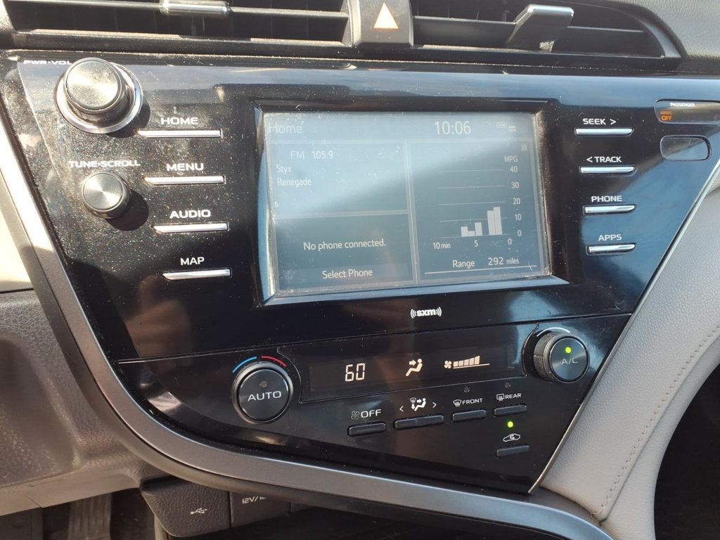 2020 Toyota Camry SE Sedan 4D - 23018395 - 10
