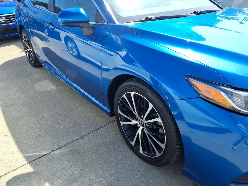 2020 Toyota Camry SE Sedan 4D - 23018395 - 17