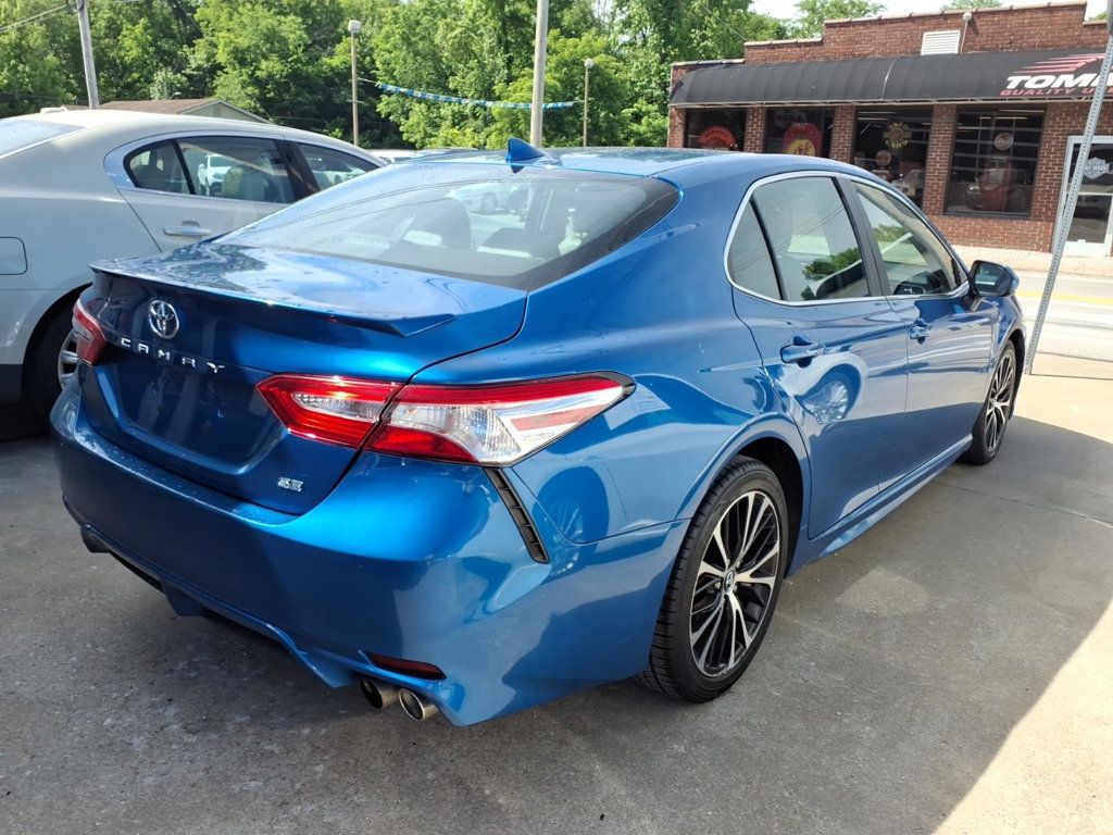2020 Toyota Camry SE Sedan 4D - 23018395 - 1