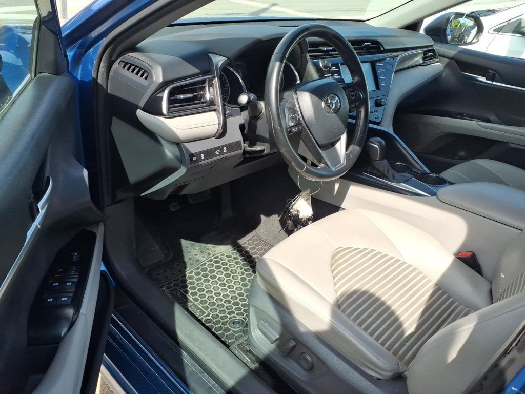 2020 Toyota Camry SE Sedan 4D - 23018395 - 5