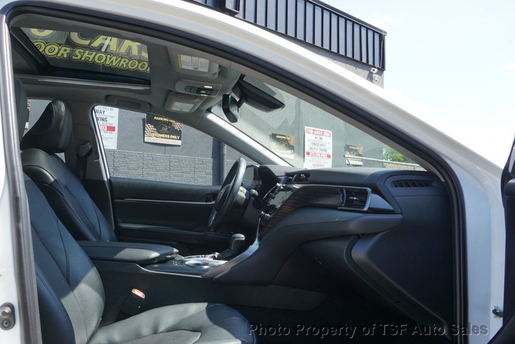 2020 Toyota Camry XLE photo 12