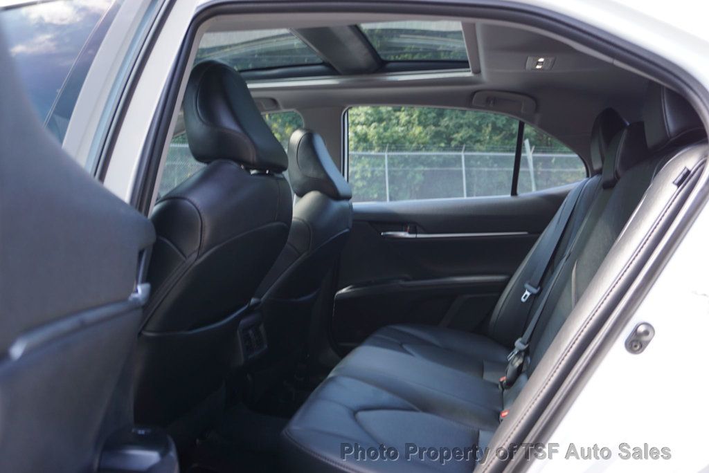 2020 Toyota Camry XLE photo 13