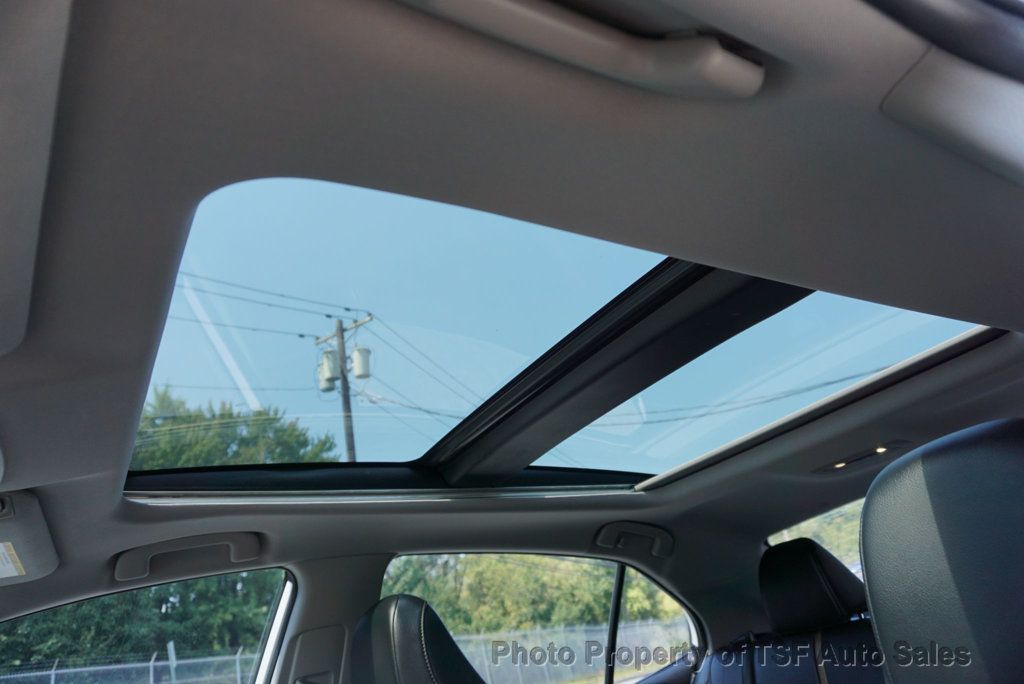 2020 Toyota Camry XLE photo 15