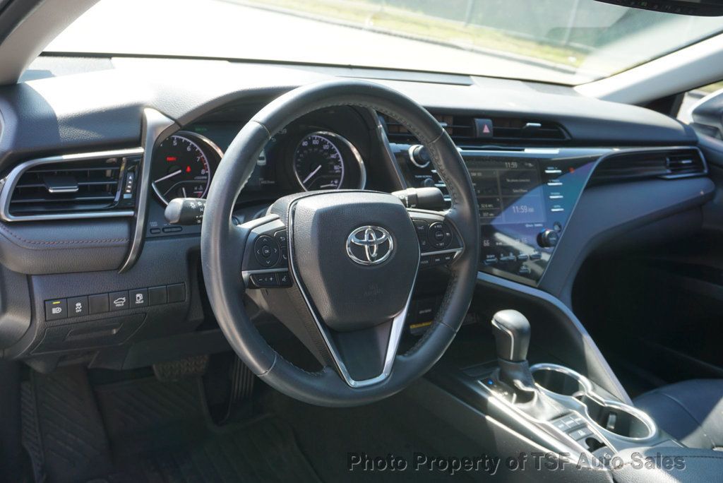 2020 Toyota Camry XLE photo 16