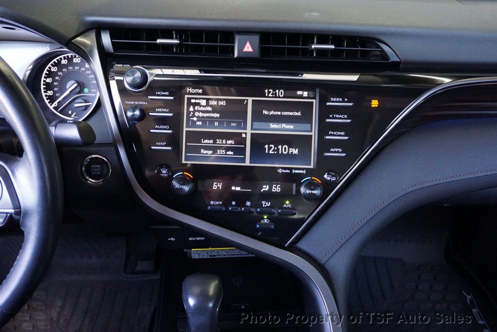 2020 Toyota Camry XLE photo 18