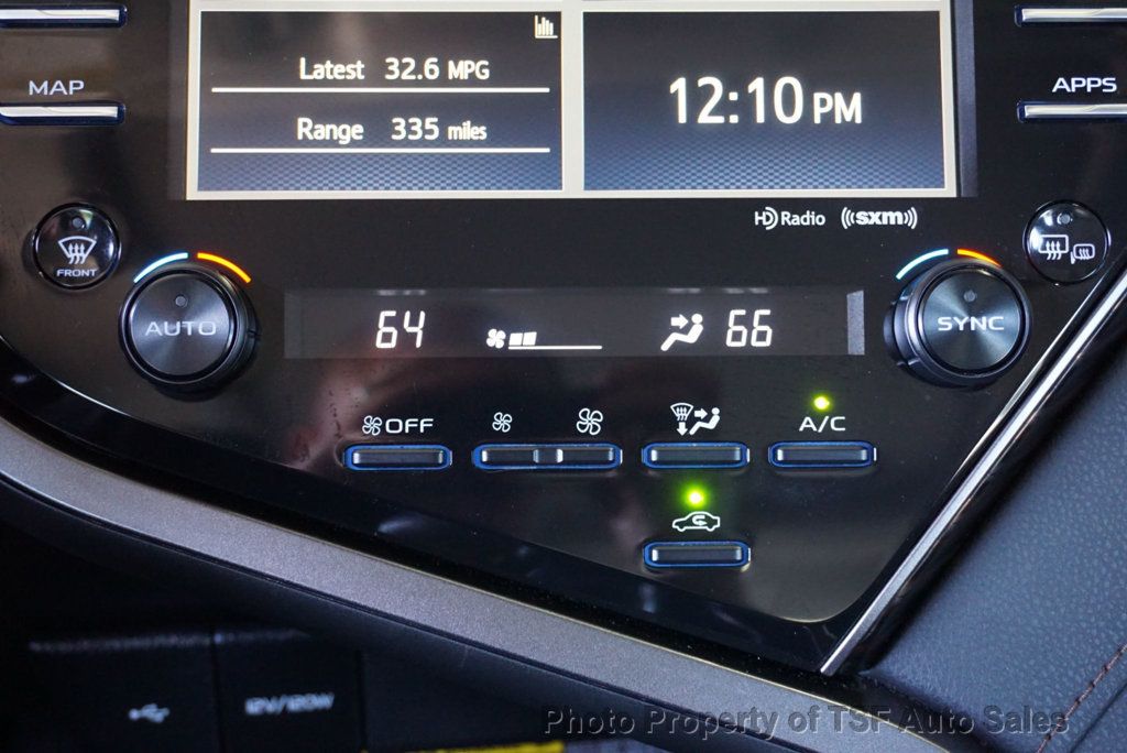 2020 Toyota Camry XLE photo 24