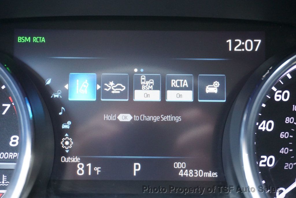 2020 Toyota Camry XLE photo 28