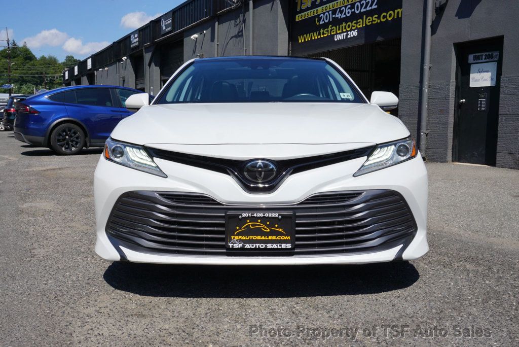 2020 Toyota Camry XLE photo 3