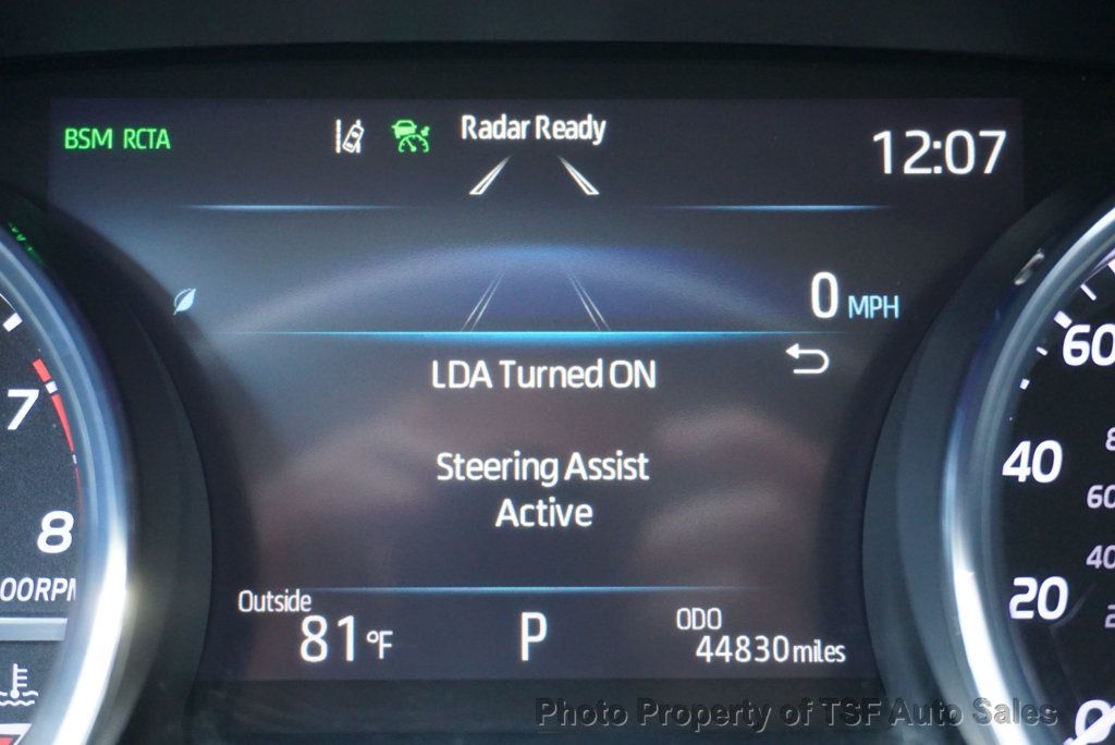 2020 Toyota Camry XLE photo 29