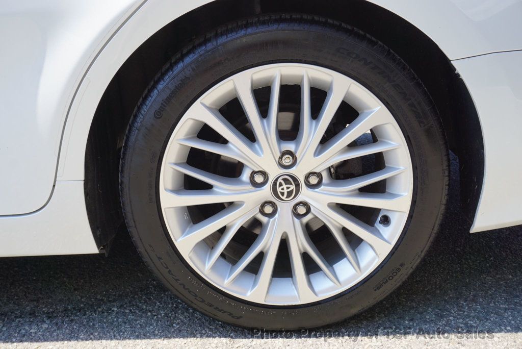 2020 Toyota Camry XLE photo 35
