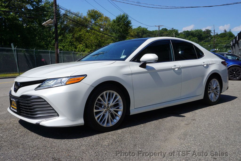 2020 Toyota Camry XLE photo 4