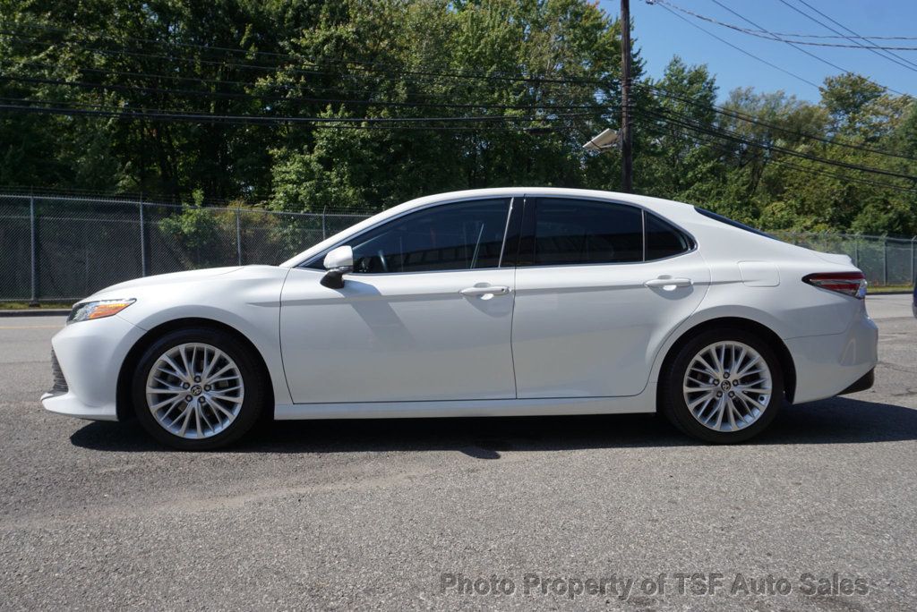 2020 Toyota Camry XLE photo 5