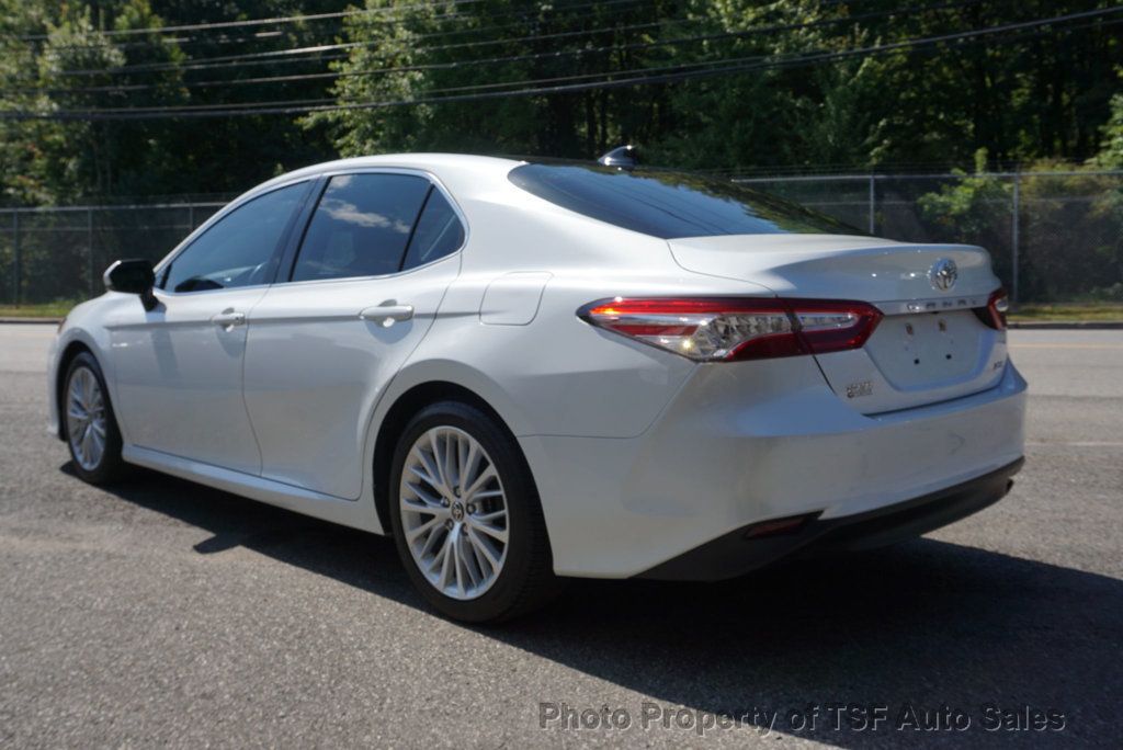 2020 Toyota Camry XLE photo 6