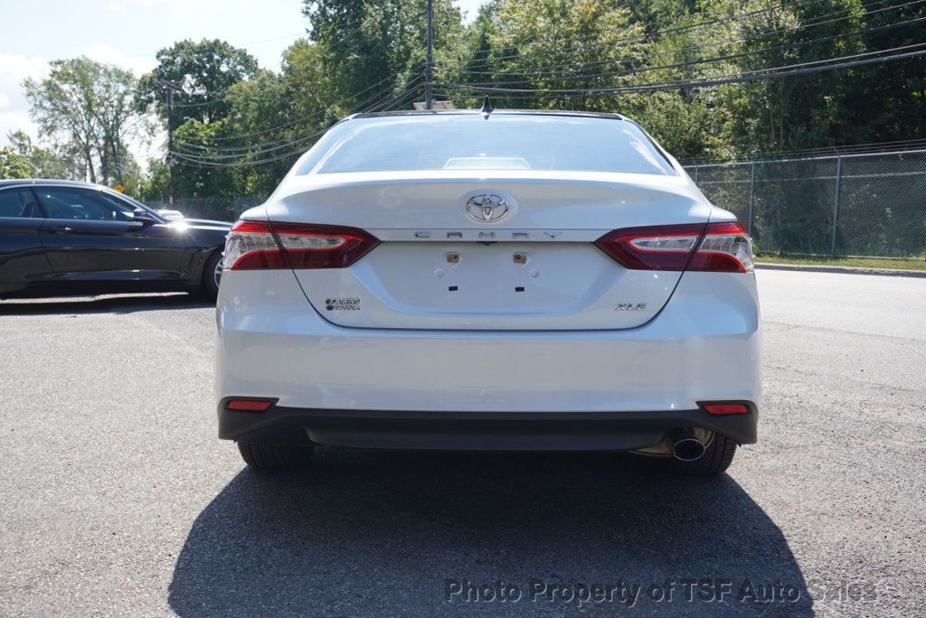 2020 Toyota Camry XLE photo 7