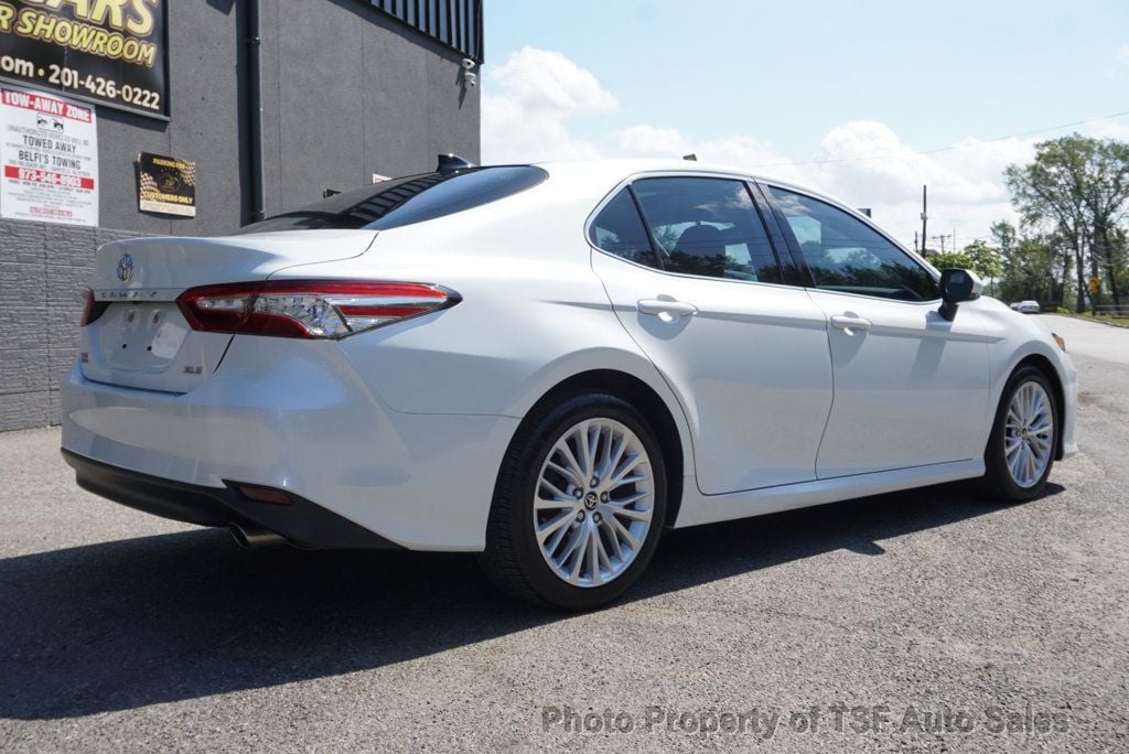 2020 Toyota Camry XLE photo 8