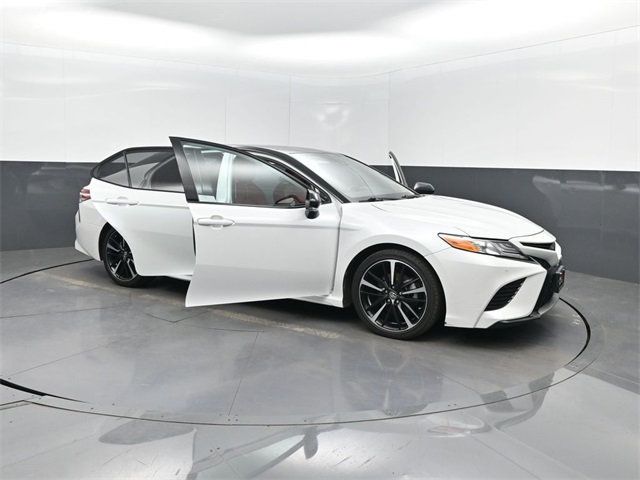 2020 Toyota Camry XSE photo 32