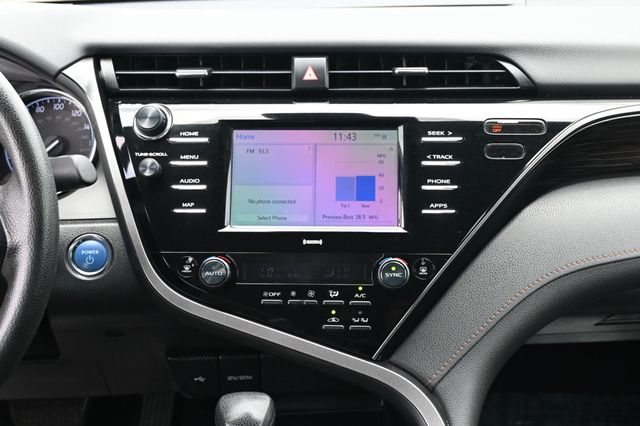 2020 Toyota Camry Hybrid LE - 22845467 - 9