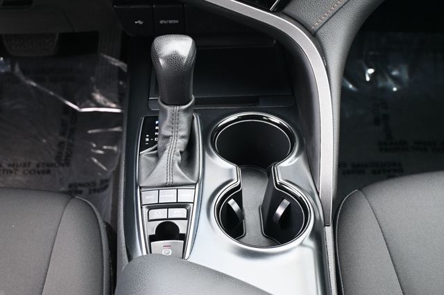 2020 Toyota Camry Hybrid LE - 22845467 - 11