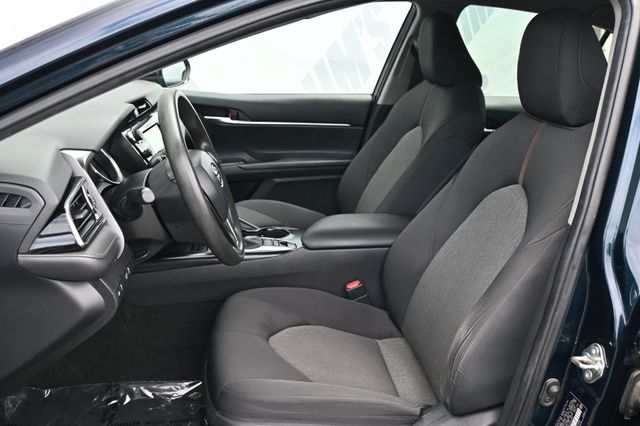 2020 Toyota Camry Hybrid LE - 22845467 - 12