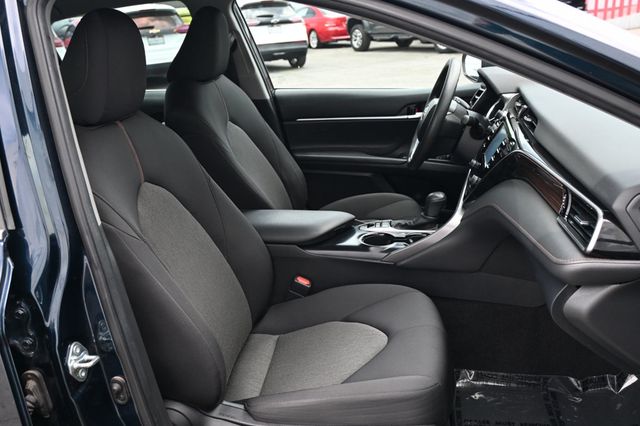 2020 Toyota Camry Hybrid LE - 22845467 - 14