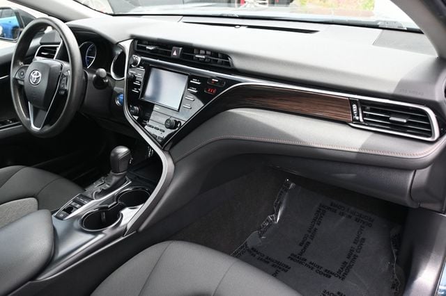 2020 Toyota Camry Hybrid LE - 22845467 - 7