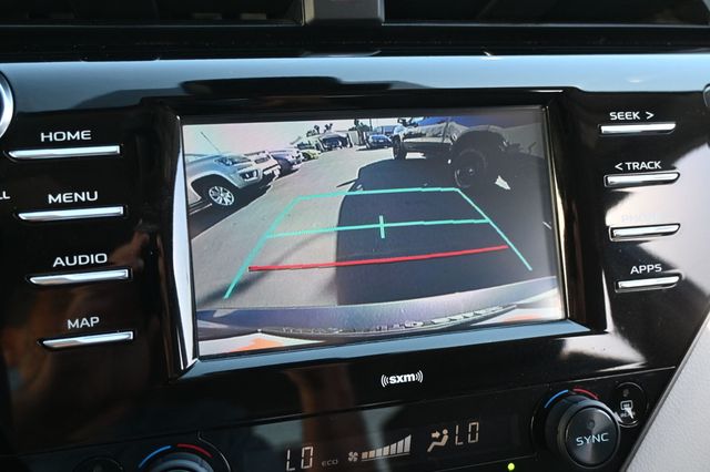2020 Toyota Camry Hybrid LE - 23097685 - 12