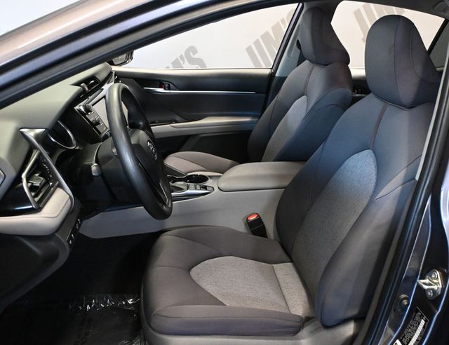 2020 Toyota Camry Hybrid LE - 23097685 - 14