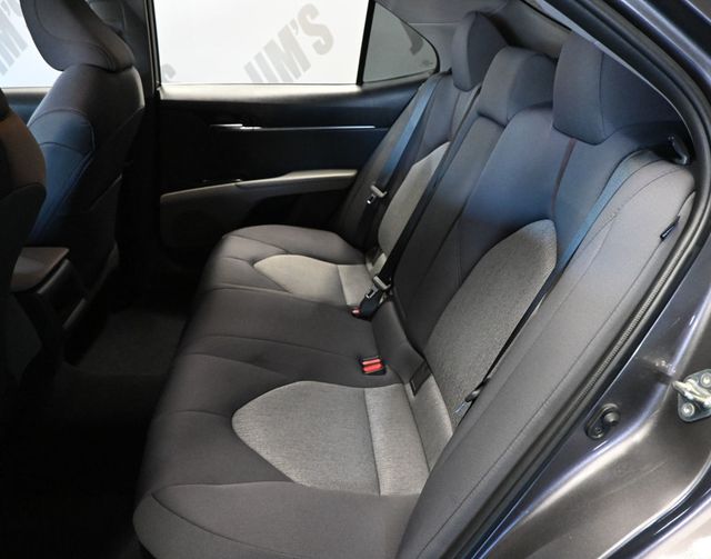 2020 Toyota Camry Hybrid LE - 23097685 - 15