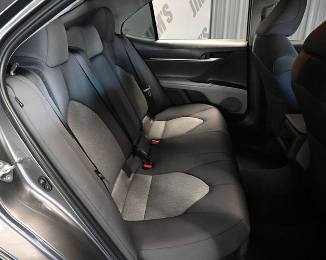 2020 Toyota Camry Hybrid LE - 23097685 - 17