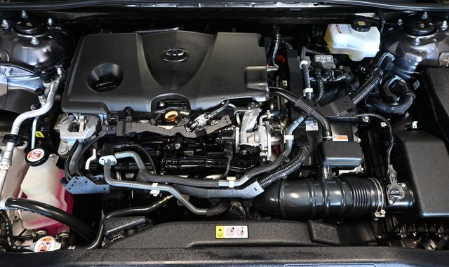 2020 Toyota Camry Hybrid LE - 23097685 - 18