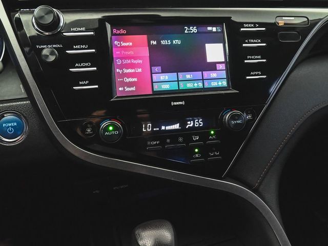 2020 Toyota Camry Hybrid LE - 23008483 - 17