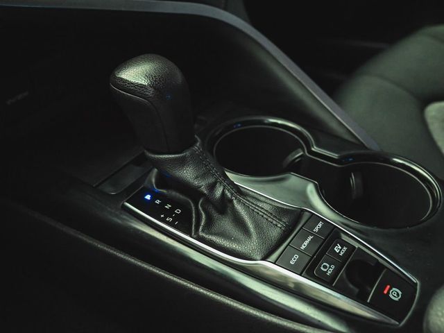 2020 Toyota Camry Hybrid LE - 23008483 - 26