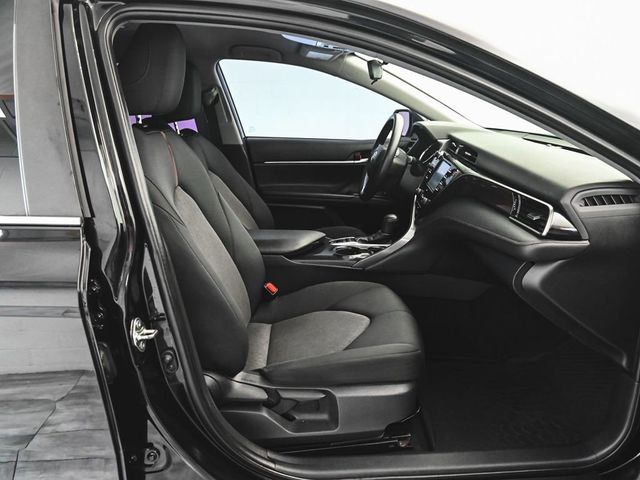 2020 Toyota Camry Hybrid LE - 23008483 - 31