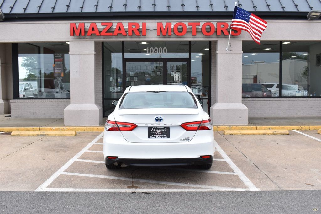 2020 Toyota Camry Hybrid LE CVT - 23059704 - 9