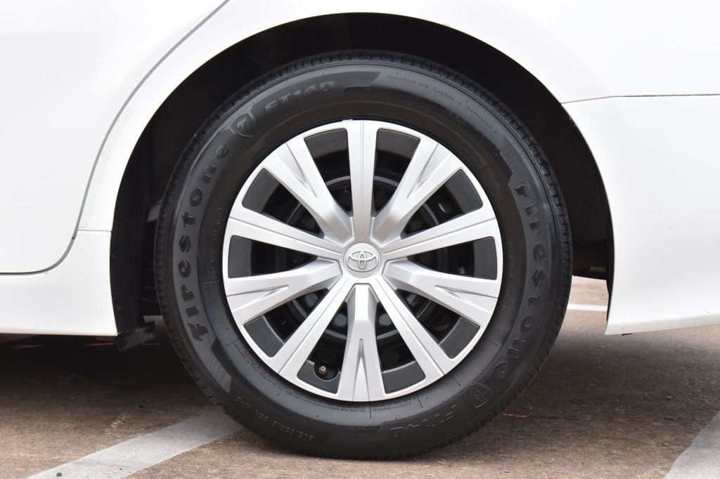2020 Toyota Camry Hybrid LE CVT - 23059704 - 10