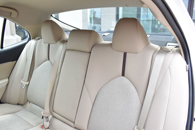 2020 Toyota Camry Hybrid LE CVT - 23059704 - 21