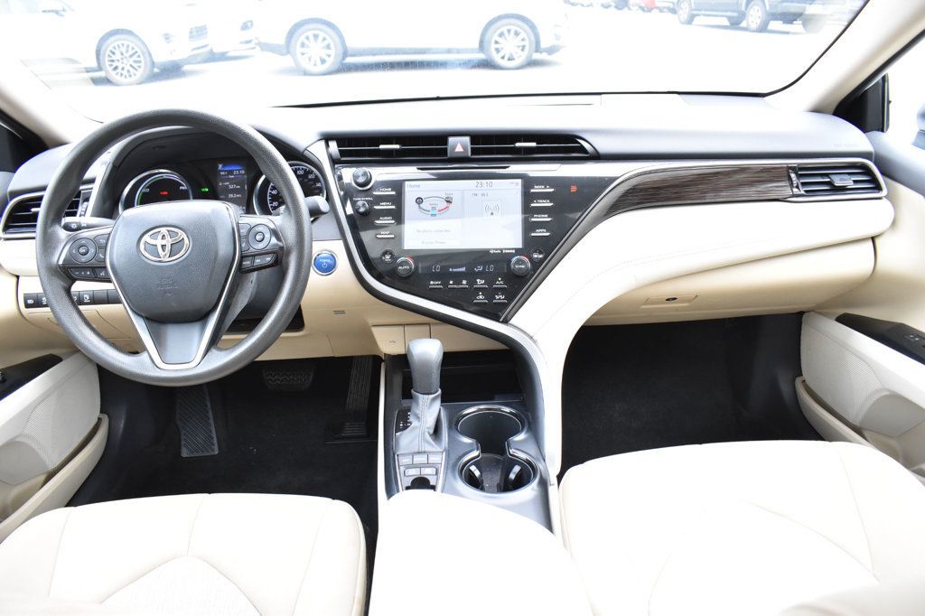 2020 Toyota Camry Hybrid LE CVT - 23059704 - 25