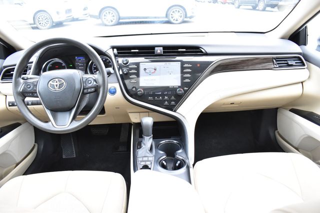 2020 Toyota Camry Hybrid LE CVT - 23059704 - 25