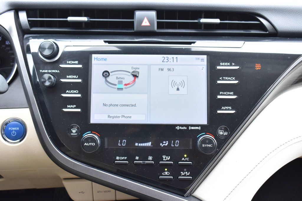 2020 Toyota Camry Hybrid LE CVT - 23059704 - 30