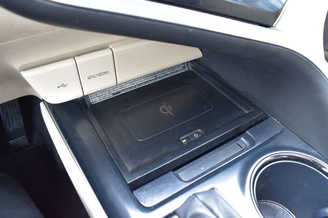 2020 Toyota Camry Hybrid LE CVT - 23059704 - 36