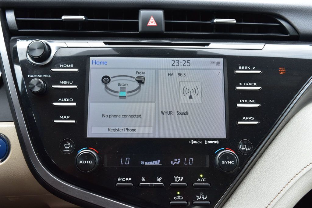 2020 Toyota Camry Hybrid LE CVT - 23059704 - 38
