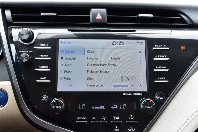 2020 Toyota Camry Hybrid LE CVT - 23059704 - 40