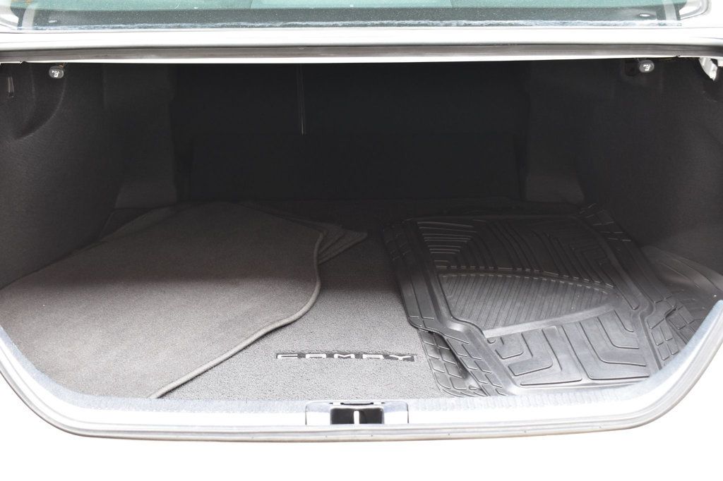 2020 Toyota Camry Hybrid LE CVT - 23059704 - 53