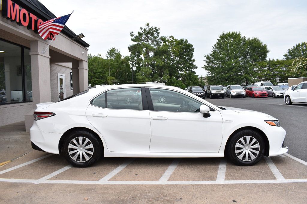 2020 Toyota Camry Hybrid LE CVT - 23059704 - 6