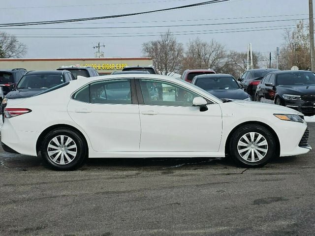 2020 Toyota Camry Hybrid LE CVT - 22946198 - 12